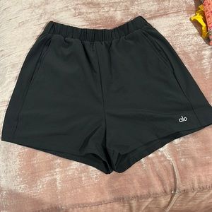 ALO YOGA READY SET SHORT BLACK
